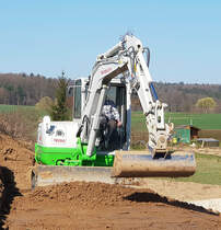 =Takeuchi TB 260 arbeitet auf einer Baustelle in Petersberg-Marbach im April 2021