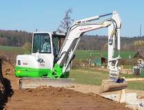 =Takeuchi TB 260 arbeitet auf einer Baustelle in Petersberg-Marbach im April 2021