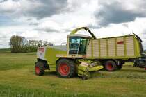 Claas Jaguar 820 beim Grassilage Häckseln am 21.05.21 bei Büdingen 