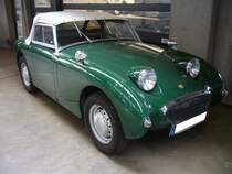 Austin Healey Sprite MK 1, gebaut von 1958 bis 1961. Der Vierzylinderreihenmotor aus dem Austin A35 leistet 44 PS aus einem Hubraum von 948 cm³. Aufgrund der Anordnung seiner Scheinwerfer erhielt der Sprite im Volksmund den Namen  Frogeye . Classic Remise Düsseldorf am 07.06.2021.