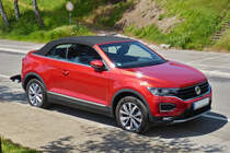 VW T-Roc Cabrio, abgestellt am Straßenrand. 05.2021