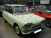 Citroen Ami 6 Break, produziert von 1964 bis 1969. Das Kombimodell Break wurde drei Jahre nach der Vorstellung der extravagant gestylten Limousine Ami 6 vorgestellt. Der Zweizylinderboxermotor leistet 22 PS aus einem Hubraum von 602 cm³. Classic Remise Düsseldorf am 07.06.2021.