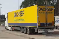 =DAF XF mit einem Auflieger von DACHSER-Food rastet im März 2021 an der A 7