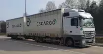 =MB Actros-Sattelzug von CSCARGO steht auf einem Rastplatz an der A 7, 03-2021