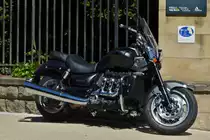 Triumph Rocket III, gesehen am Straßenrand. 06.2021