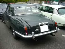 Heckansicht eines Jaguar 420. Classic Remise Düsseldorf am 07.06.2021.