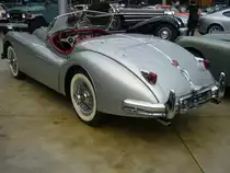 Heckansicht eines Jaguar XK140 OTS. Classic Remise Düsseldorf am 07.06.2021.