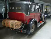 Heckansicht eines Packard Series 443 Landaulet aus dem Jahr 1928. Dieser Wagen trägt stolz die Patina eines 93-jährigen Autolebens. Angetrieben wird der Packard von einem Sechszylinderreihenmotor, der aus einem Hubraum von 4676 cm³ 109 PS mobilisiert. Classic Remise Düsseldorf am 07.06.2021.