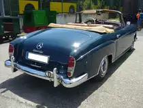 Heckansicht eines Mercedes Benz W128 220SE Cabriolet. Oldtimertreffen an der  Alten Dreherei  in Mülheim an der Ruhr am 19.06. und 20.06.2021.