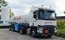 Johs. Martens (GmbH & Co. KG) für die Fa. AIR LIQUIDE mit einem Kühltank-Sattelzug (UN-Nr.: 22/2187 = Kohlenstoffdioxid, tiefgekühlt, flüssig)  mit einer Renault Truck Zugmaschine am 25.06.21 an einem Tanklager von AIR LIQUIDE in Berlin Hohenschönhausen durch den Zaun abgelichtet.  