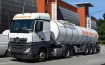 Anselm Winterhalter - Spedition und Omnibusbetrieb mit einem Tank-Sattelzug mit MB ACTROS 2545 Zugmaschine am 16.06.21 Hamburg-Harburg.