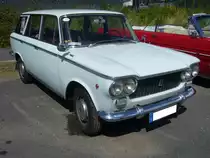 Fiat 1500 Familiare, produziert von 1964 bis 1967. Eigentlich heißt die Baureihe 1300/1500, da die Autos, bis auf die Motorisierung, identisch waren. Die Modellreihe schloss die Lücke zwischen dem  Millecento  (1100) und der Baureihe 1800/2100. Der abgelichtete Familiare stammt aus dem Modelljahr 1966. Der Vierzylinderreihenmotor hat einen Hubraum von 1481 cm³ und leistet 75 PS. Oldtimertreffen an der  Alten Dreherei  in Mülheim an der Ruhr am 19.06. und 20.06.2021.