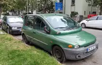 Fiat Multipla in grün (Verde Sensibile oder Verde Artemide) fotografiert in 10.2020.