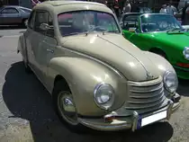 DKW F91 3=6 Sonderklasse Limousine aus dem Jahr 1953. Der 3-Zylinderreihenzweitaktmotor hat einen Hubraum von 890 cm³ und leistet 34 PS. Oldtimertreffen an der  Alten Dreherei  in Mülheim an der Ruhr am 19.06.2021 und 20.06.2021.
