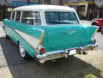 Heckansicht eines Chevrolet Series 2100B Beauville Station Wagon aus dem Jahr 1957. Oldtimertreffen an der  Alten Dreherei  in Mülheim an der Ruhr am 19.06.2021 und 20.06.2021.