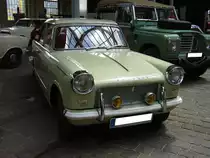 Trimuph Herald 1200 Limousine, im Verkaufsprogramm von 1962 bis 1971. Nachdem Triumph 1961 dem Leyland-Konzern einverleibt wurde, kam der Herald als Herald 1200 wieder aus der Versenkung. Der Vierzylinderreihenmotor leistet 40 PS aus einem Hubraum von 983 cm³. Oldtimertreffen an der  Alten Dreherei  in Mülheim an der Ruhr am 19.06.2021 und 20.06.2021.