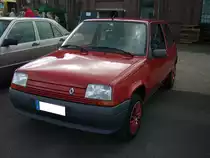 Renault R5 Campus in der L-Ausstattung, wie er von Oktober 1984 bis Oktober 1988 verkauft wurde. Der  Millionenseller  R5 kam bereits im Jahr 1972 auf den Markt und wurde erst 1985 eingestellt. In der  Campus-Ausführung  hat der Vierzylinderreihenmotor einen Hubraum von 1108 cm³ und leistet 45 PS. Oldtimertreffen an der  Alten Dreherei  in Mülheim an der Ruhr am 19.06.2021 und 20.06.2021.