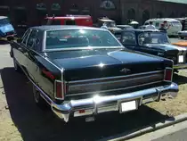 Heckansicht einer Lincoln Continental TownCar Limousine aus dem Jahr 1976. Oldtimertreffen an der  Alten Dreherei  in Mülheim an der Ruhr am 19.06.2021 und 20.06.2021.