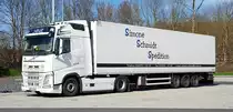 =Volvo der Spedition SIMONE SCHMIDT steht im März 2021 auf einem Rastplatz an der A 7