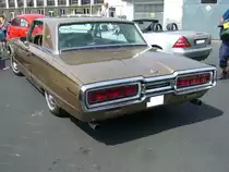 Heckansicht eines Ford Thunderbird Hardtop Coupe aus dem Modelljahr 1964. Oldtimertreffen an Mo´s Bikertreff in Krefeld am 27.06.2021.