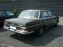 Heckansicht eines Mercedes Benz W108-III 250SE. Oldtimertreffen an Mo´s Bikertreff in Krefeld am 27.06.2021.