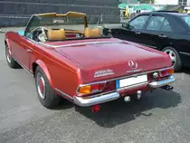 Heckansicht eines Mercedes Benz W113 E28  Pagode . Oldtimertreffen an Mo´s Bikertreff in Krefeld am 27.06.2021.