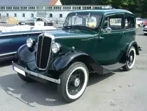 Morris Eight MK1 Saloon, gebaut von 1935 bis 1937. Der  Eight  war als Konkurrenz zum, in Großbritanien sehr erfolgreichen Ford Model Y, entwickelt worden. Die Series I wurde bis 1937 gebaut und durch den fast baugleichen MK2 abgelöst. Der Vierzylinderreihenmotor leistet 23 PS aus einem Hubraum von 916 cm³. Oldtimertreffen an Mo´s Bikertreff in Krefeld am 27.06.2021.