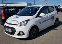 =Hyundai i10 (II. Generation) vom Sicherheitsdienst MB steht im April 2021 in Petersberg