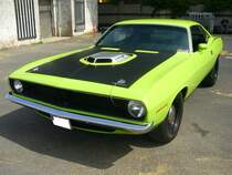 Plymouth Barracuda  Cuda 440  im Farbton sublime aus dem Jahr 1970. Die von 1970 bis 1974 gebauten Barracuda-Modelle rechnet man der dritten und letzten Generation dieser Modellreihe zu und sind typische  Muscle-Cars  dieser Ära. Der  Cuda 440  war das stärkste Modell dieser Baureihe. Der V8-Motor hat einen Hubraum von 7.2l und leistet 375 PS. Oldtimertreffen an Mo´s Bikertreff in Krefeld am 27.06.2021.