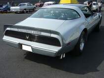 Heckansicht eines Pontiac Firebird Trans Am aus dem Modelljahr 1981. Oldtimertreffen an Mo´s Bikertreff in Krefeld am 27.06.2021.