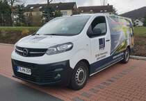 =Opel Vivaro C vom Heizungsbauer WEIS steht im April 2021 in Fulda