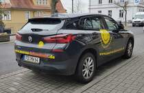 =BMW X2 von  marcos fahrschule  steht im April 2021 in Hünfeld