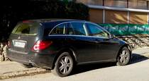 Rückansicht: Mercedes-Benz R-Klasse. Foto: Oktobar, 2020.