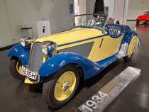 BMW 315/1 Sportzweisitzer. Der BMW 315/1 wurde in den Jahren von 1934 bis 1936 insgesamt 242 mal im BMW-Werk Eisenach montiert. Für einen solchen Sportwagen musste man RM 5200,00 auf die Theke des BMW-Händlers legen. Angetrieben wird dieser kleine Sportwagen von einem Sechszylinderreihenmotor, der aus einem Hubraum von 1490 cm³ eine Leistung von 40 PS an die angetriebene Hinterachse weiter gibt. Die Höchstgeschwindigkeit lag bei 120 km/h. BMW Museum in München am 06.07.2021.