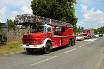 Mercedes Benz Drehleiter am 04.07.21 bei einer Oldtimer Parade zum Jubiläum 75 Jahre Kreisfeuerwehrverband Gießen in Lich (Hessen)