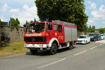 Mercedes Benz Löschfahrzeug am 04.07.21 bei einer Oldtimer Parade zum Jubiläum 75 Jahre Kreisfeuerwehrverband Gießen in Lich (Hessen)