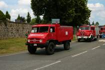 Mercedes Benz Unimog Löschfahrzeug am 04.07.21 bei einer Oldtimer Parade zum Jubiläum 75 Jahre Kreisfeuerwehrverband Gießen in Lich (Hessen)