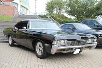Chevrolet Impala Coupe des Modelljahres 1968. Angetrieben wird, dieser im Farbton tuxedo black lackierte Impala, von einem V8-Motor mit einem Hubraum von 302 cui (4949 cm³). Dieser leistet 200 PS. US-Cartreffen am CentroO im Juli 2017.