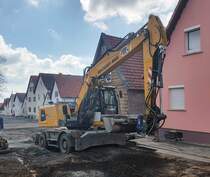 =Liebherr 918 von FEICKERT-Bau, eingesetzt auf einer Baustelle in Langenleiten im April 2021