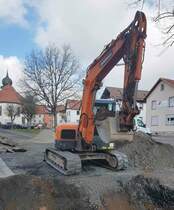 =Doosan DX 85 R von FEICKERT-Bau, eingesetzt auf einer Baustelle in Langenleiten im April 2021