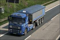 VOLVO FH 440PS von AUGST BAUSTOFFE. Aufgenommen bei Hohenlimburg. (15.04.2009)
