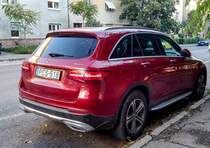 Rückansicht: Mercedes-Benz GLC in der Farbe #Designo Hyacinth Red. Foto: Oktober, 2020.