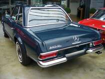 Heckansicht eines Mercedes Benz W113. Classic Remise Düsseldorf am 13.07.2021.