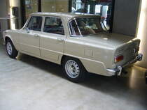 Profilansicht einer Alfa Romeo Giulia 1300 Super. Classic Remise Düsseldorf am 13.07.2021.