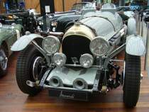 Bentley Special Mark VI 3/8 Racer. Auf dem Chassis eines Bentley MK VI aus dem Jahr 1950 wurde im Jahr 2016 dieser zweisitzige Rennwagen für historische Rennen aufgebaut. Allerdings wurde anstatt des serienmäßigen Sechszylinderreihenmotors ein Achtzylinderreihenmotor mit einer Leistung von 165 PS verbaut. Classic Remise Düsseldorf am 13.07.2021. 