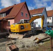 =Liebherr 918 von FEICKERT-Bau, eingesetzt auf einer Baustelle in Langenleiten im April 2021