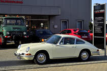 Porsche 911, auf dem Parkplatz einer Oldtimer Werkstatt (23.02.2021)