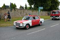 Mercedes Benz Feuerwehrfahrzeug am 04.07.21 bei einer Oldtimer Parade zum Jubiläum 75 Jahre Kreisfeuerwehrverband Gießen in Lich (Hessen)