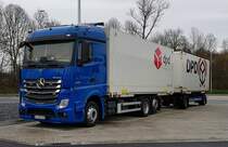 =MB Actros-Hängerzug transportiert Container für DPD; 04-2021
