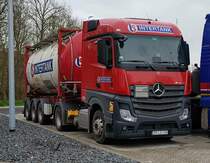 =MB Actros von INTERTANK rastet auf einem Rastplatz an der A 7 im April 2021